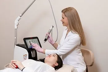 Аппарат для микроигольчатого RF-лифтинга Lutronic Genius